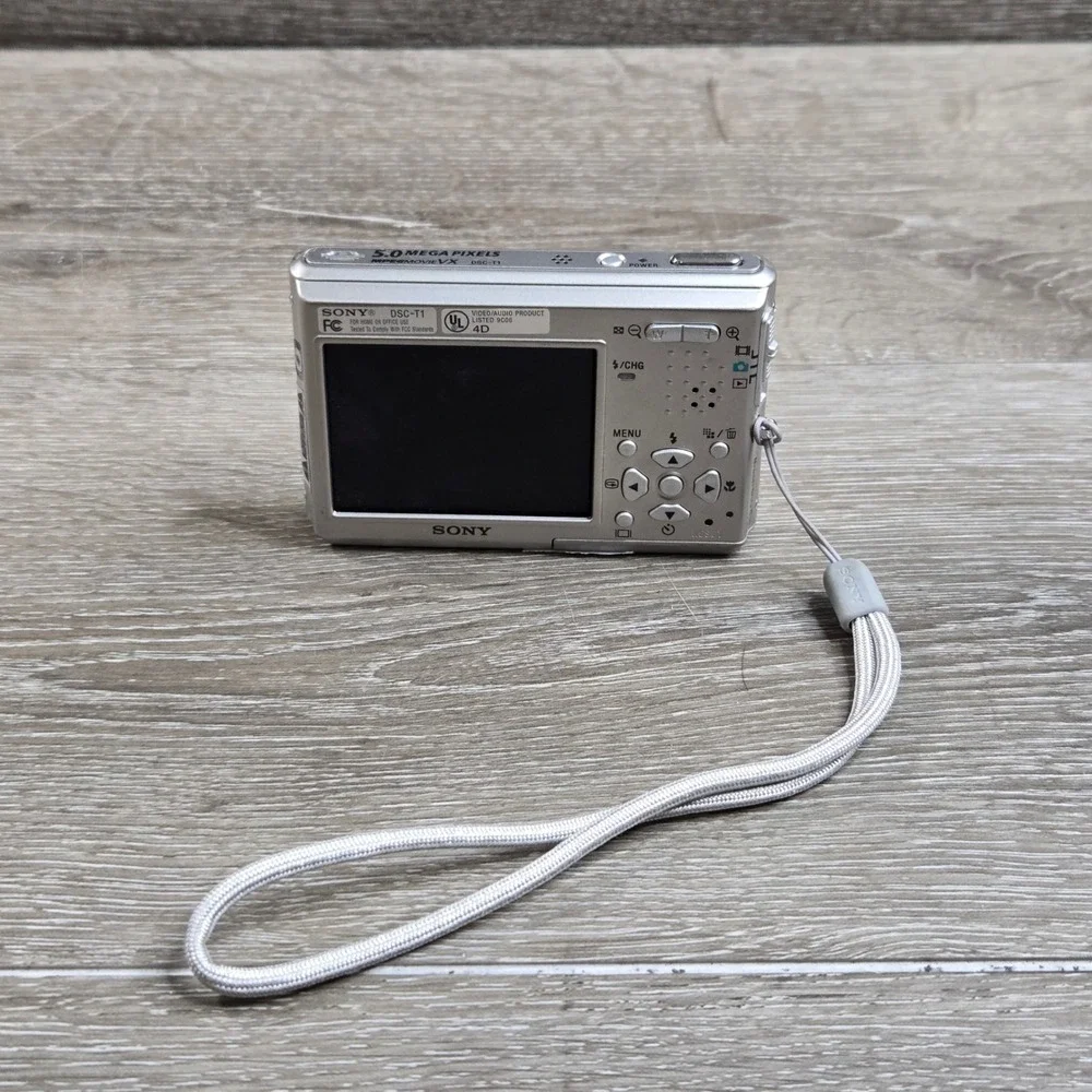 Sony DSC-T1 Cyber-shot Digital Camera Silver 5.0MP For Parts Repair